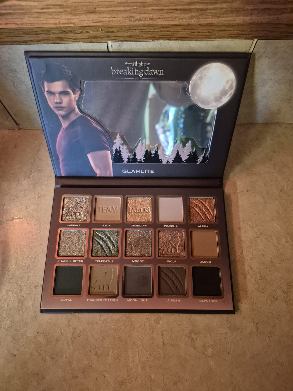 Glamlite X The Twilight Breaking Dawn Jacob Eyeshadow Palette DISCONTINUED!!!